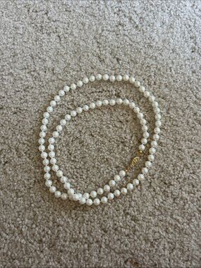 Vintage Classic White Pearl Necklace with Gold Clasp